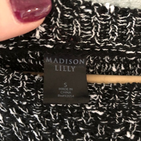 Black and white sweater - Picture 2 of 2